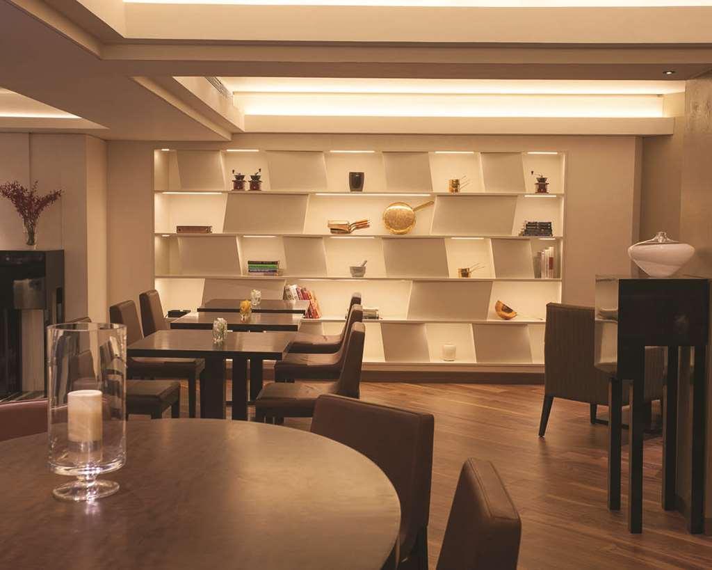 Hyatt Regency Delhi Hotel New Delhi Restaurant foto The Library