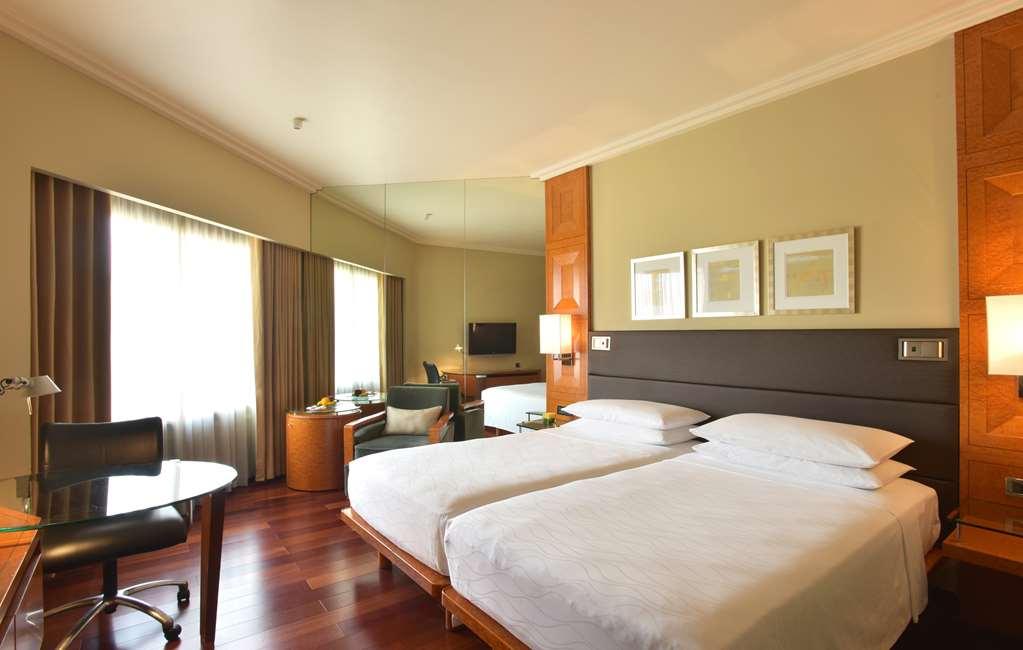 Hyatt Regency Delhi Hotel New Delhi Cameră foto A room at the hotel