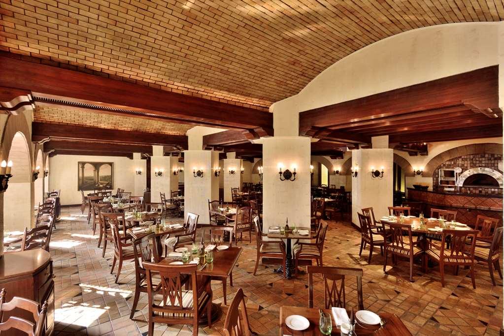 Hyatt Regency Delhi Hotel New Delhi Restaurant foto The restaurant