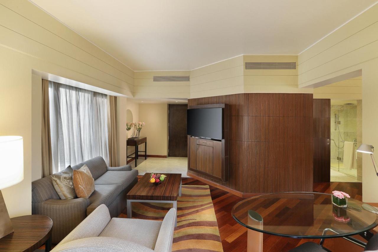 Hyatt Regency Delhi Hotel New Delhi Exterior foto A suite at the hotel