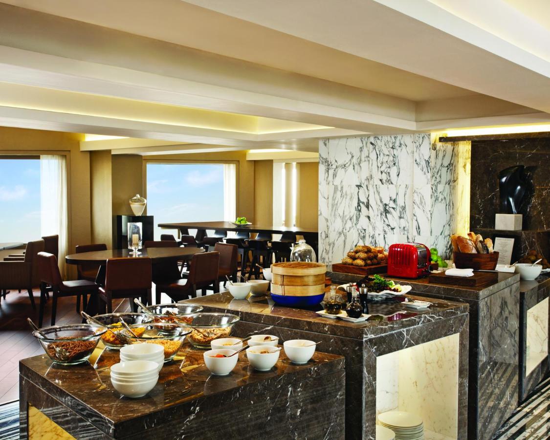 Hyatt Regency Delhi Hotel New Delhi Exterior foto The Club Lounge at the Taj Mahal Palace, Mumbai