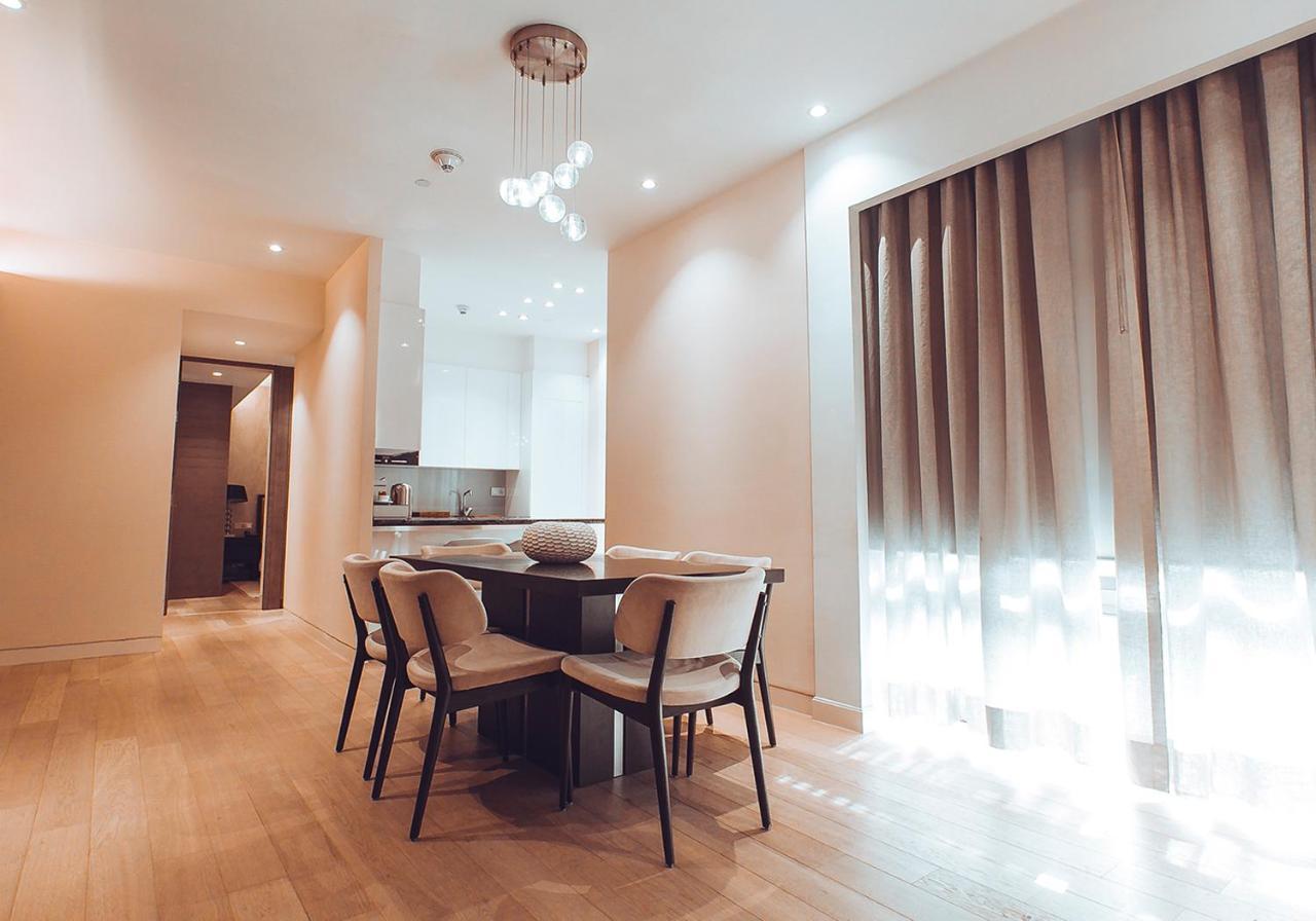 Hyatt Regency Delhi Hotel New Delhi Exterior foto A dining room in a serviced apartment in London